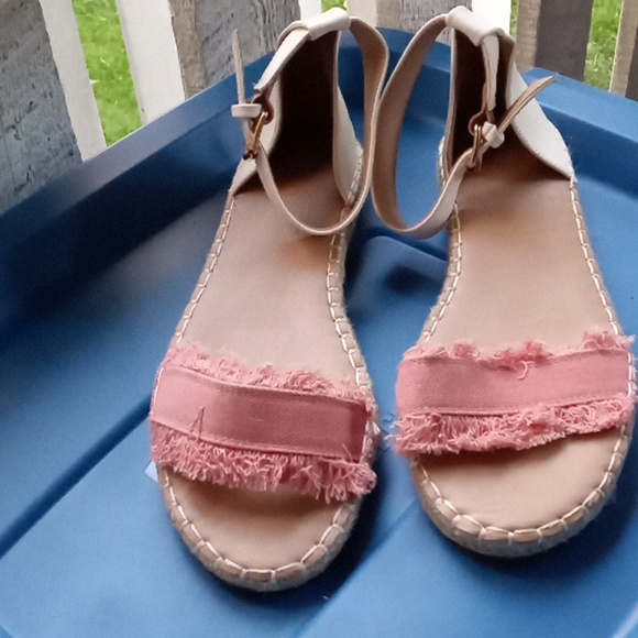 Sandals - Picture 2 of 5